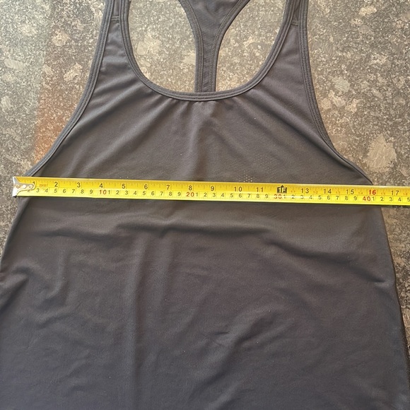 Under Armour - Black workout tank - Picture 3 of 4